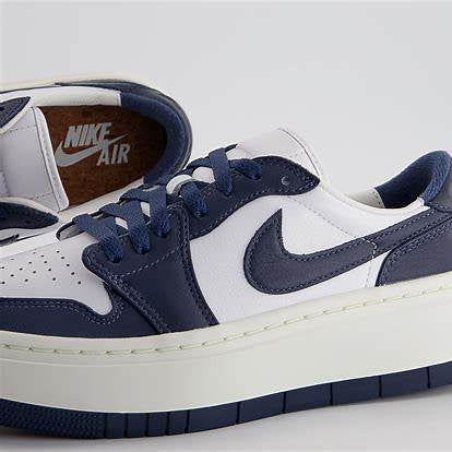 Air Jordan 1 Elevate Low – uniesiona klasyka w kolorze Midnight Navy